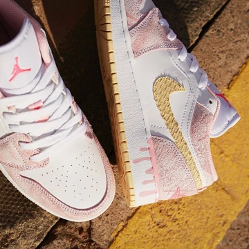 Jordan 1 Low Arctic Punch