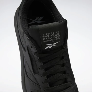 Maison Margiela x Rebook Classic Leather Tabi Black H04864