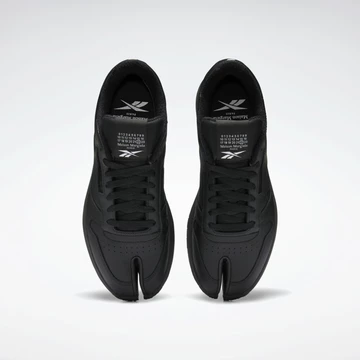 Maison Margiela x Rebook Classic Leather Tabi Black H04864