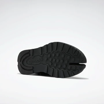 Maison Margiela x Rebook Classic Leather Tabi Black