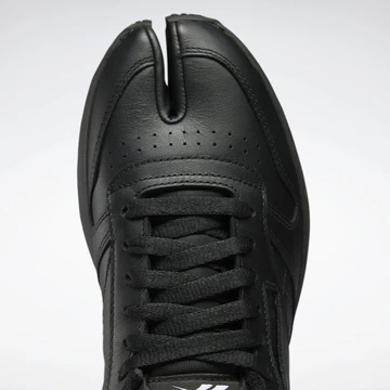 Maison Margiela x Rebook Classic Leather Tabi Black