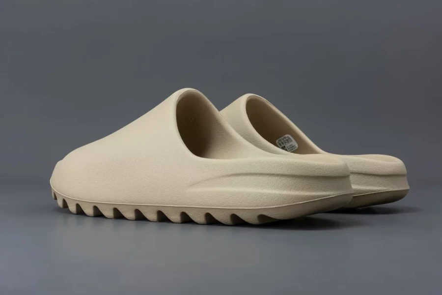 Yeezy Slides Pure Dead Stock