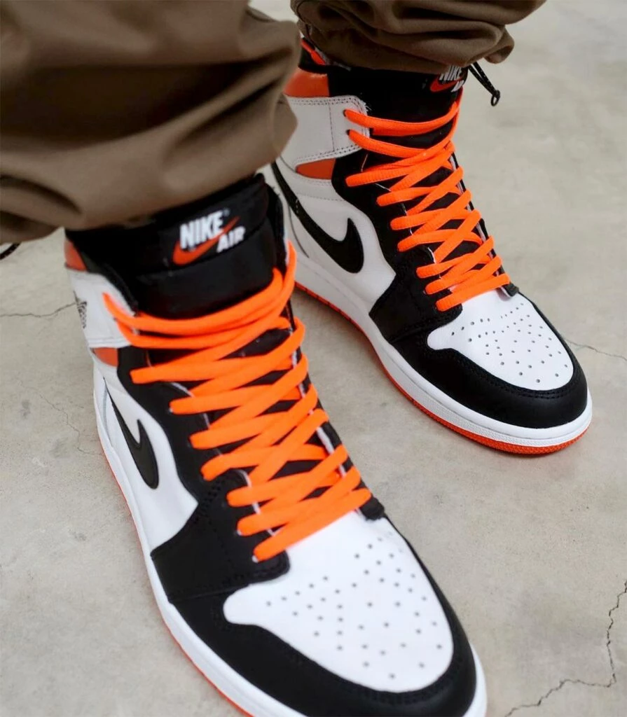 Jordan 1 High Electro Orange 555088-180 | Dead Stock display picture 3