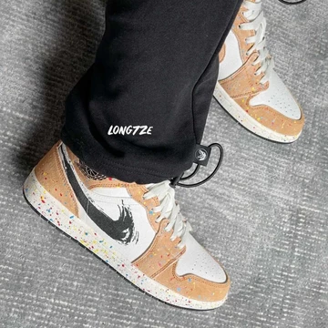 This is what the Air Jordan 1 Mid Brushstroke looks like