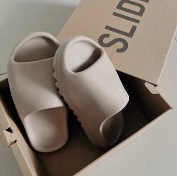 Yeezy Slides Pure