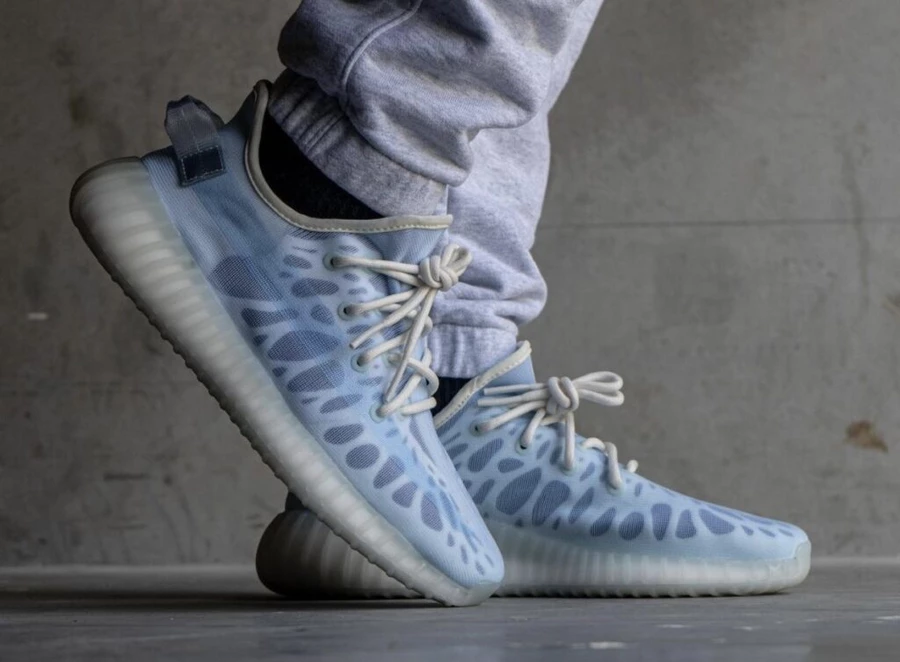 Yeezy 350 V2 Mono Ice GW2869 | Dead Stock