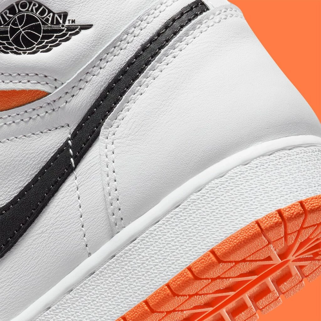 Jordan 1 High Electro Orange 555088-180 | Dead Stock display picture 1