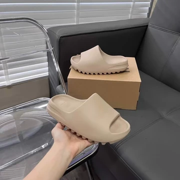 Yeezy Slides Pure