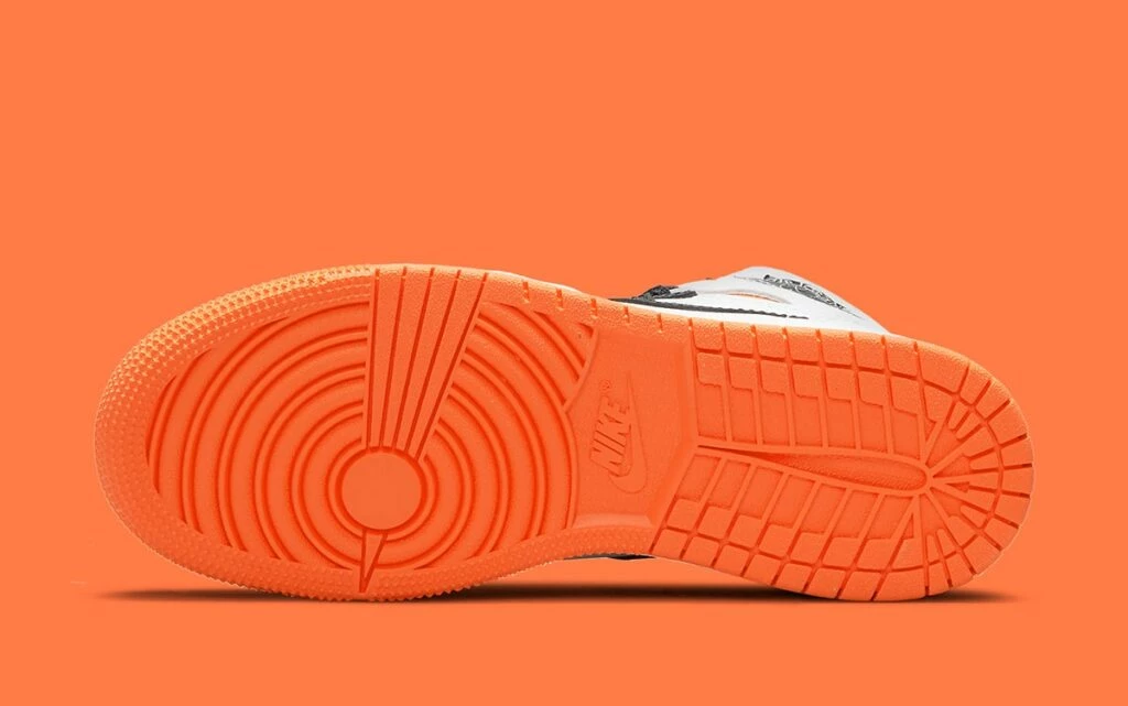 Jordan 1 High Electro Orange 555088-180 | Dead Stock display picture 3