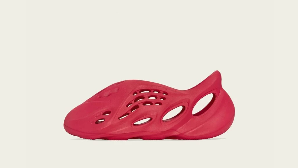 【みょん】 Adidas Yeezy Foam RNNR Vermillion 2021 Size 5 GW3355 Kanye