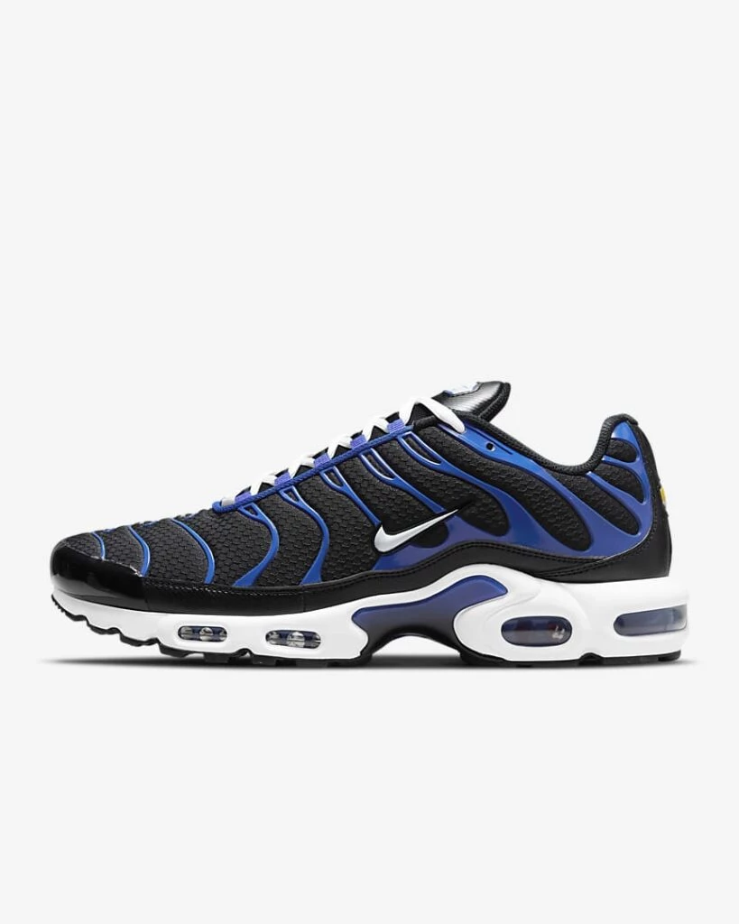 Black and blue air max plus on sale