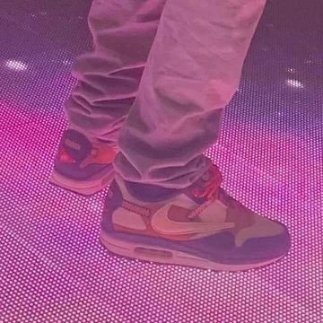 Travis Scott Nike Air Max 1 - on feet Bilder