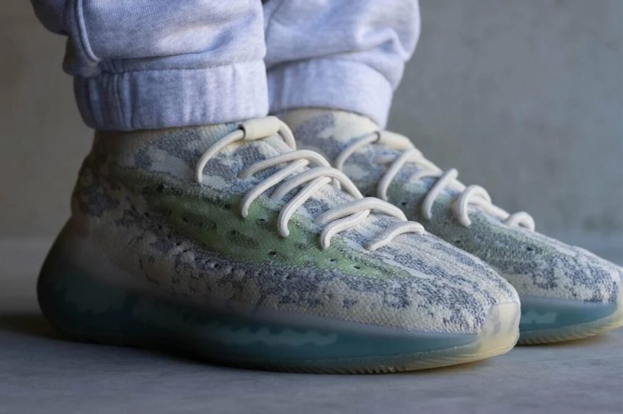 Yeezy 380 Alien Blue GW0304 Dead Stock