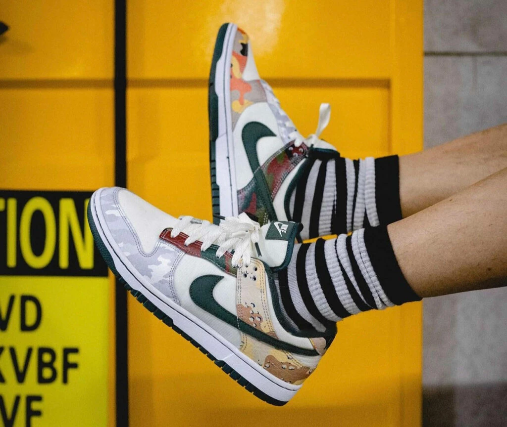 SB DUNK Nike DH0957-100 カモフラージュスニーカー Nike Dunk Low Multi Camo DH0957-100 | Dead Stock