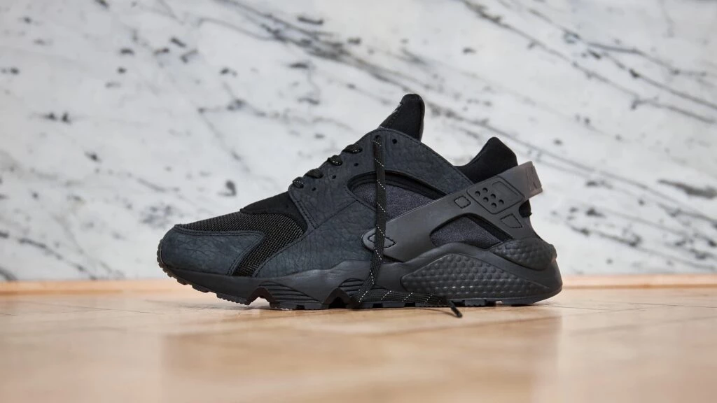 Nike Air Huarache All Black Dead Stock