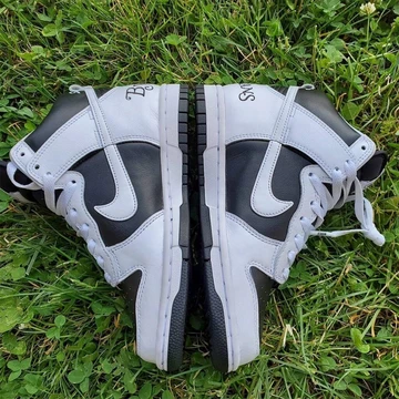 A Supreme Dunk High sample has surfaced