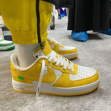 Louis Vuitton Nike Air Force 1: Virgil’s SS22 Show lässt Beine weich werden