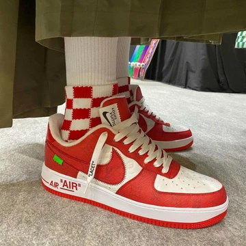 Louis Vuitton Nike Air Force 1: Virgil’s SS22 Show lässt Beine weich werden