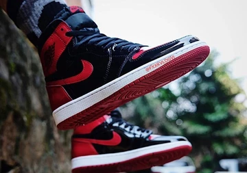 Air Jordan 1 Patent Bred