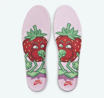 Nike SB Dunk High Strawberry Cough