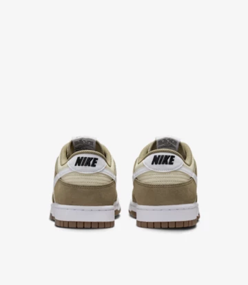 Nike Dunk Low Light Khaki von hinten