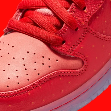 Dunk High Strawberry Cough - first look