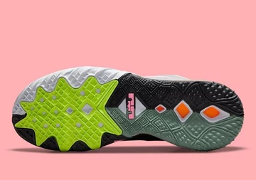 Space Jam LeBron 18 Bugs Bunny x Marvin