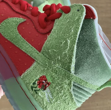 Nike SB Dunk High Strawberry Cough