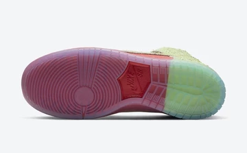 Nike SB Dunk High Strawberry Cough