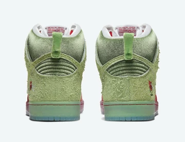 Nike SB Dunk High Strawberry Cough