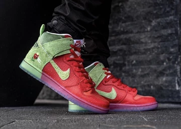 Nike SB Dunk High Strawberry Cough