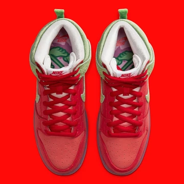 Nike SB Dunk High Strawberry Cough