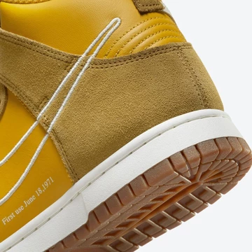Dunk High First Use University Gold