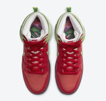 Nike SB Dunk High Strawberry Cough