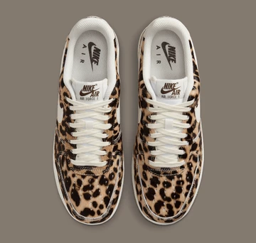 Nike Air Force 1 Leopard von oben