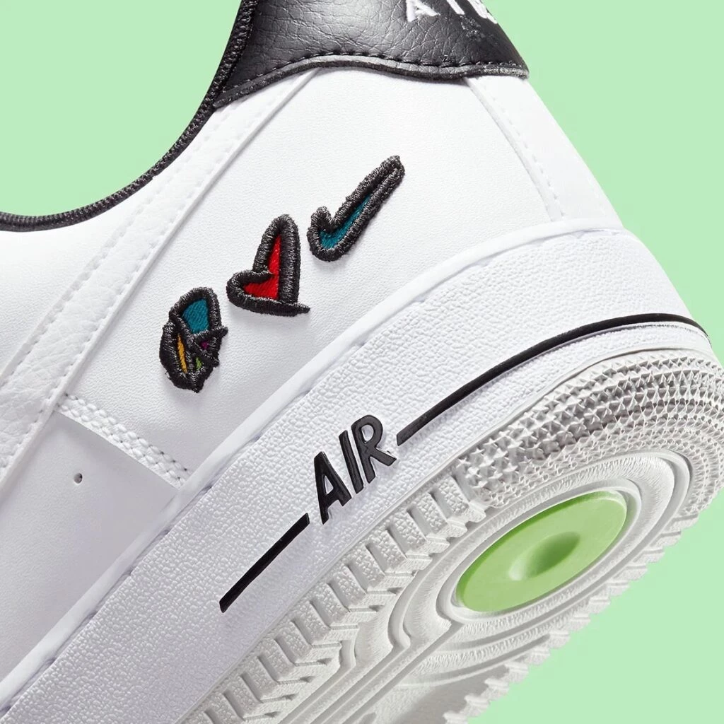 Basketball Shoe Air Force 44 Weiss Air Force Peace Love Swoosh