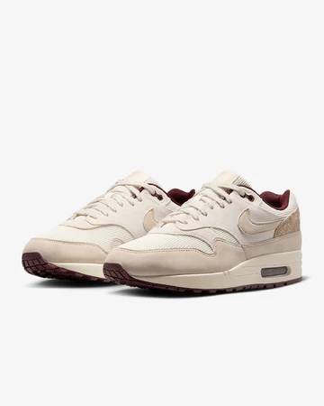 Air Max 1 Burgundy Crush schräg