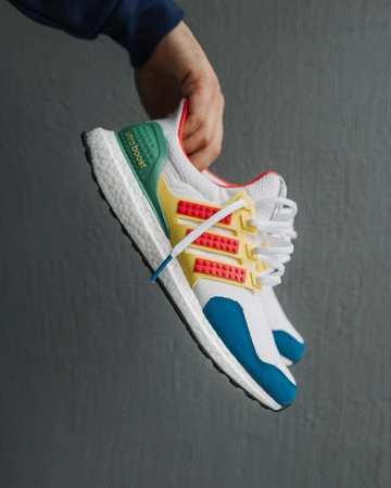 adidas Ultra Boost LEGO - mehr Bilder