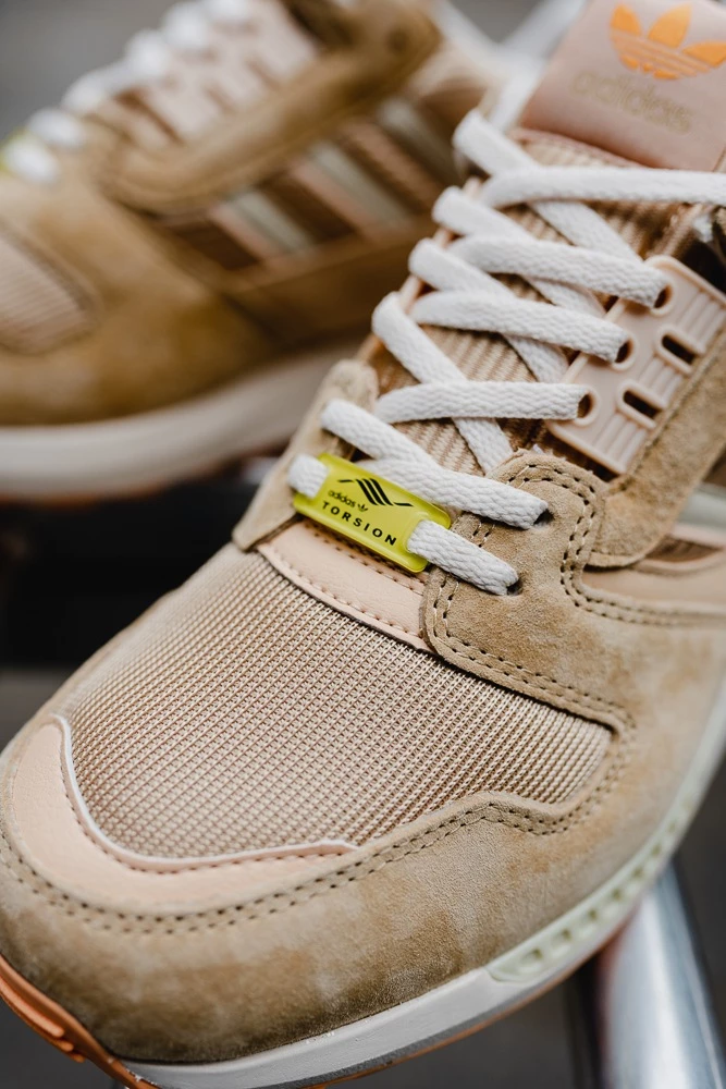 ZX 8000 Hazy Beige - on feet looks | Dead Stock