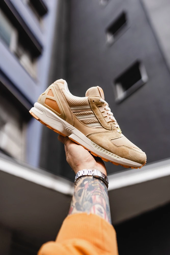 ZX 8000 Hazy Beige on feet looks Dead Stock