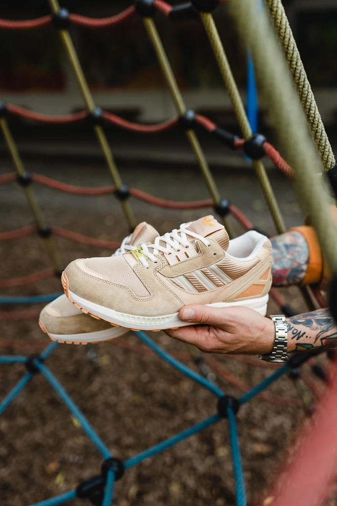 ADIDAS SNEAKER ZX 700 HD Man Beige Tone Off White Feather