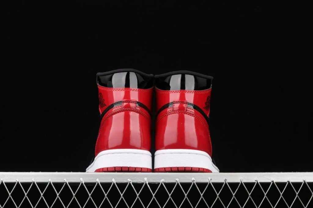 Jordan 1 High Patent Bred 555088-063 | Dead Stock Jordan 1 High Patent Bred 555088-063 | Dead Stock