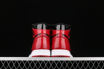 Jordan 1 High Patent Bred