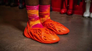 Yeezy Foam Runner Red October aka Vermillion