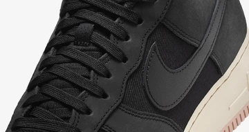 Air Force 1 LX Black Red Stardust DEtail Mittelfußbereich