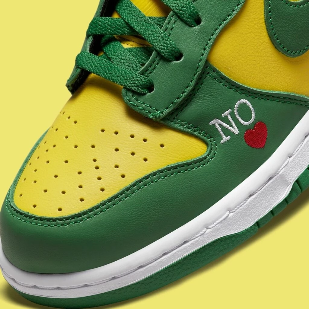 シュプリーム Supreme×Nike SB Dunk High By Any Means Brazil Nike SB Dunk High Supreme By Any Means Brazil Men's - DN3741