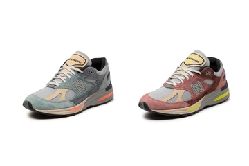 Der New Balance 991v2 Rosewood und der Blue Silver