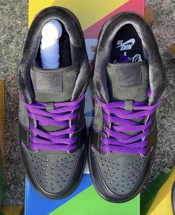 Nike SB Dunk Low First Avenue