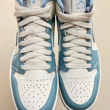 Air Jordan 1 Mid UNC - first pictures