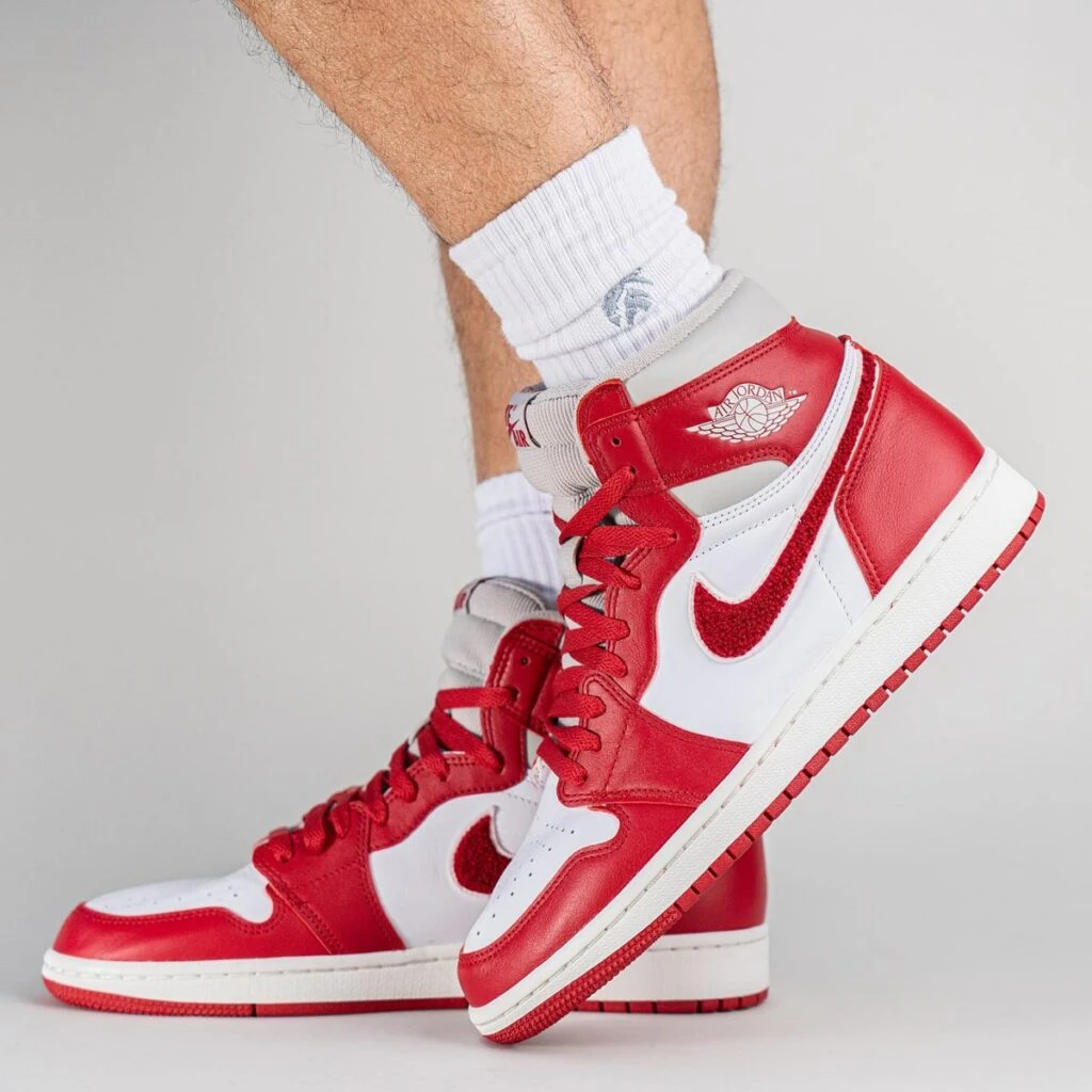 Jordan 1 High Varsity Red Chenille DJ4891-061 | Dead Stock